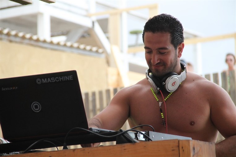 Cyan Beach Bar on Sunday